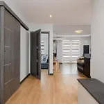 Spacious Apartment For 6 Guests In Krakow With Home Office By Noclegi Renters