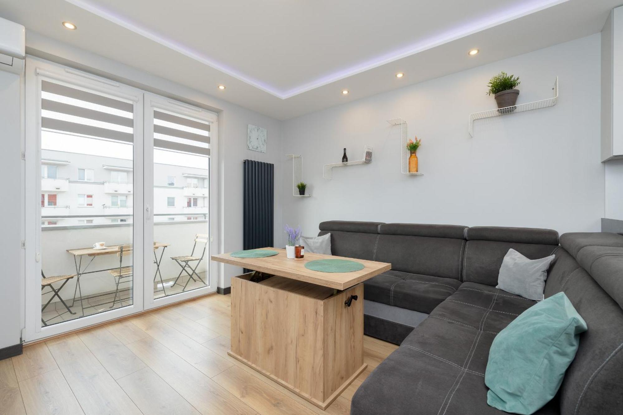 Apartament Spacious For 6 Guests In With Office By Renters
