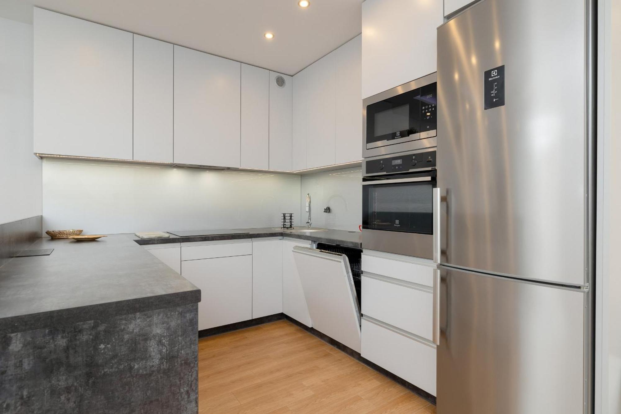 Apartament Spacious For 6 Guests In With Office By Renters *