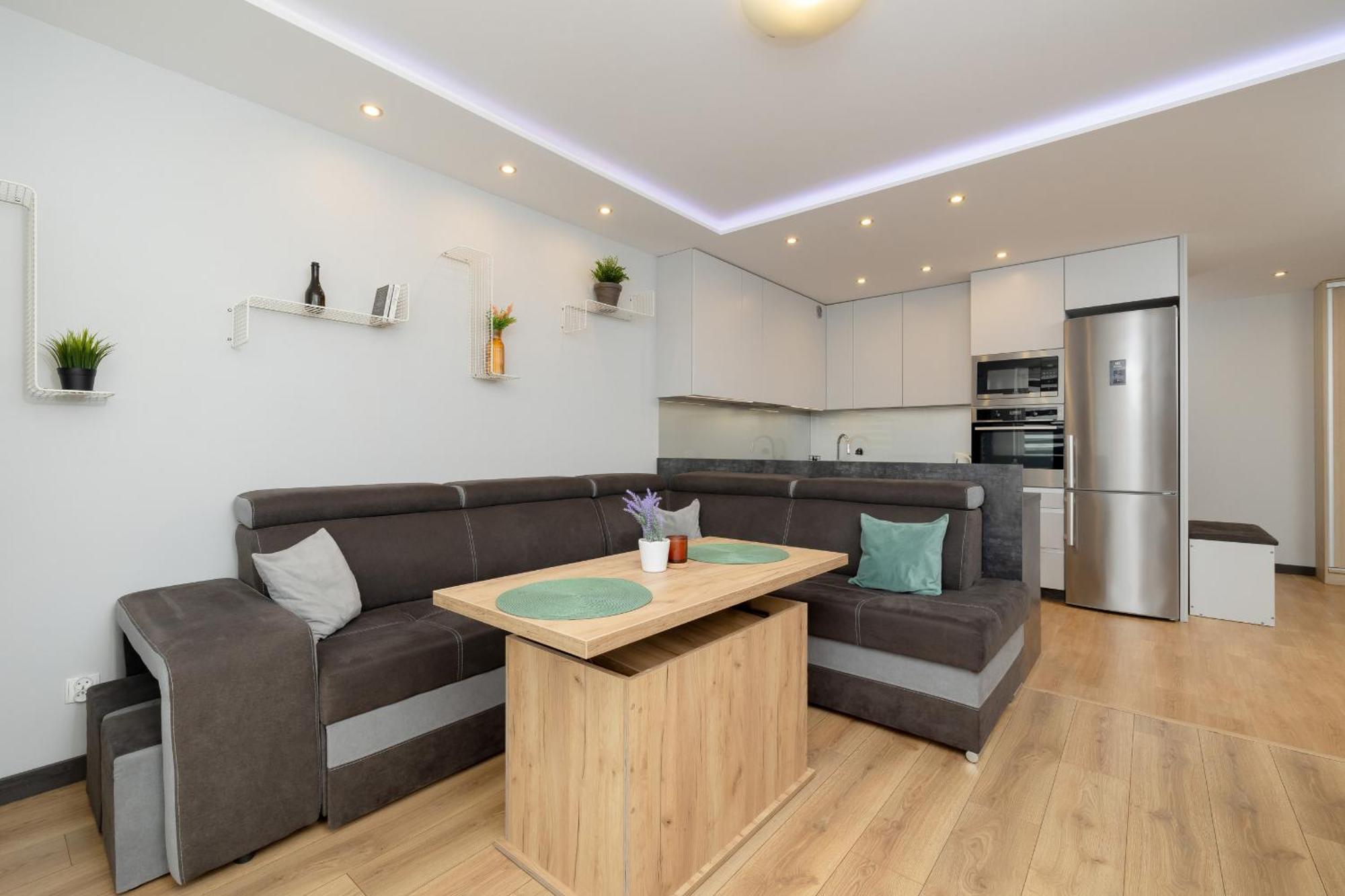 Apartament Spacious For 6 Guests In With Office By Renters